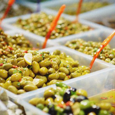Olives in a buffet bowl.